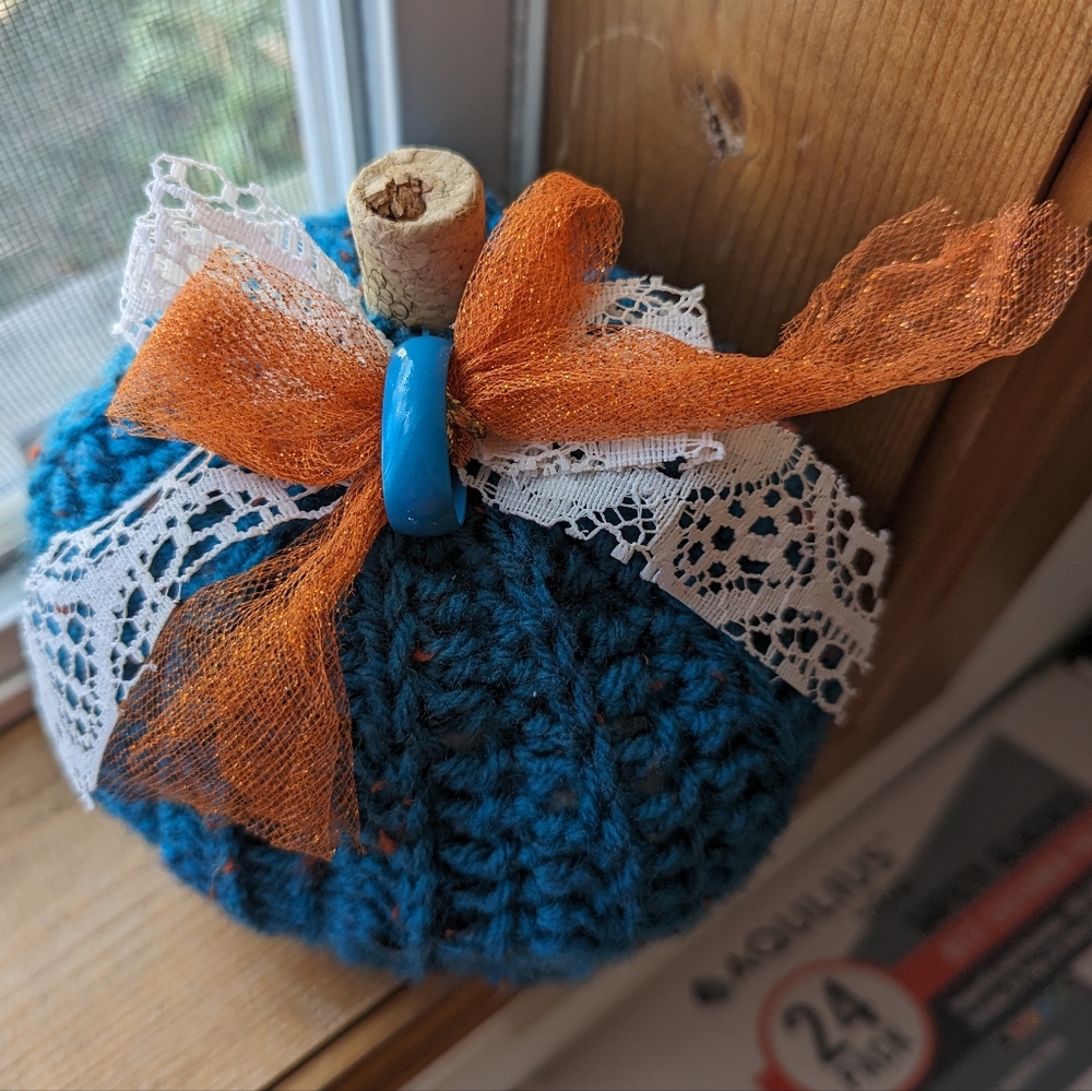 Handmade knit pumpkin - Picture 3 of 3